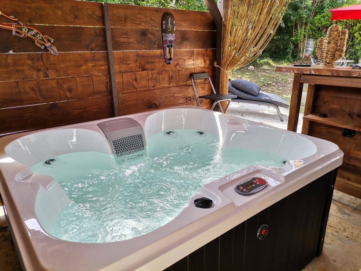 Love Room Avec Spa Nerac Luaran gambar