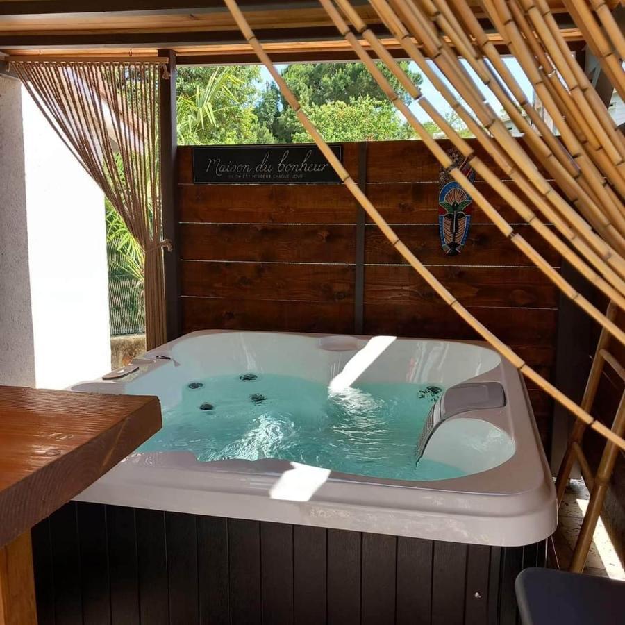Love Room Avec Spa Nerac Luaran gambar