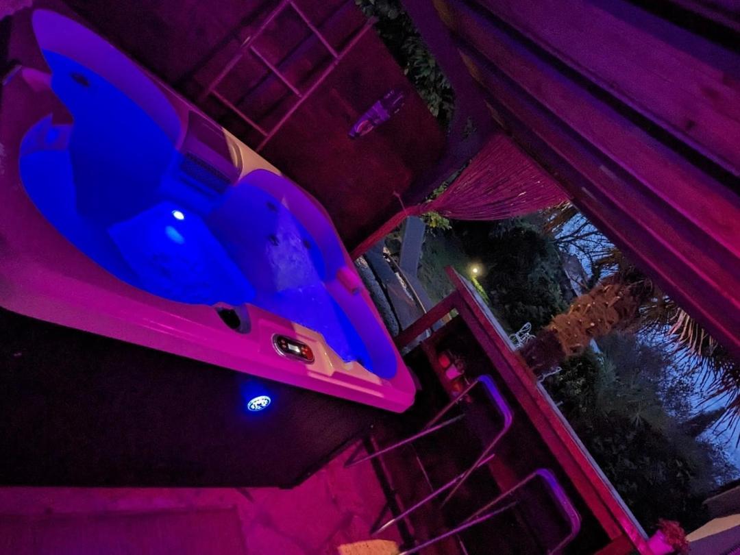 Love Room Avec Spa Nerac Luaran gambar