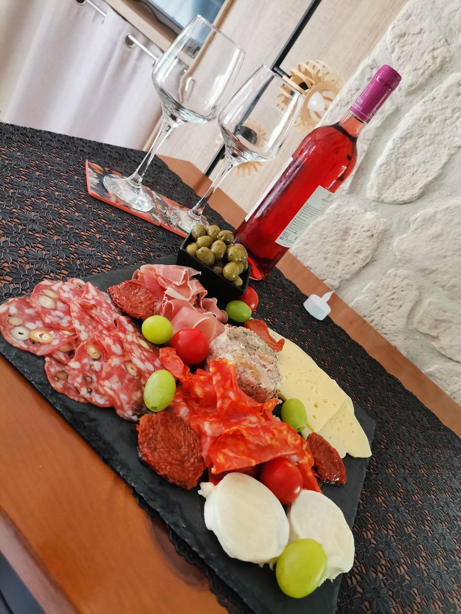 Love Room Avec Spa Nerac Luaran gambar